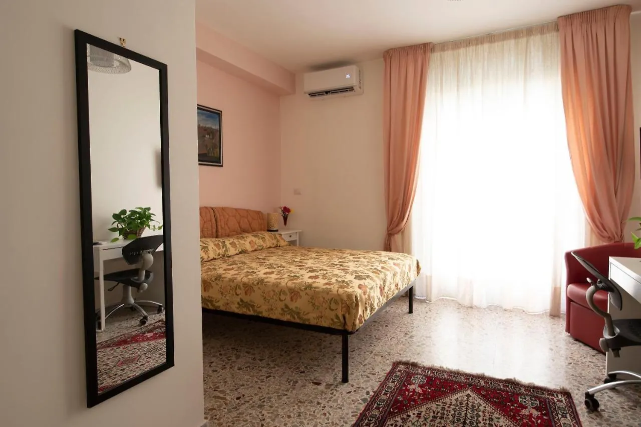 Vomero Room contacts